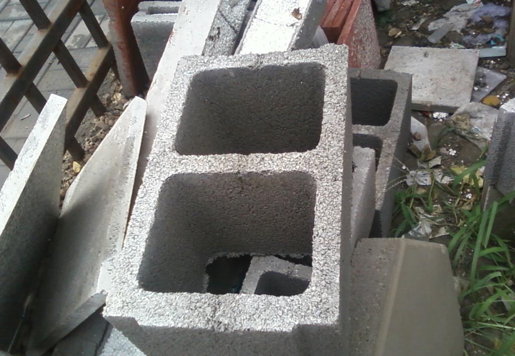 連鎖砌塊，免抹灰砌塊，空心砌塊。