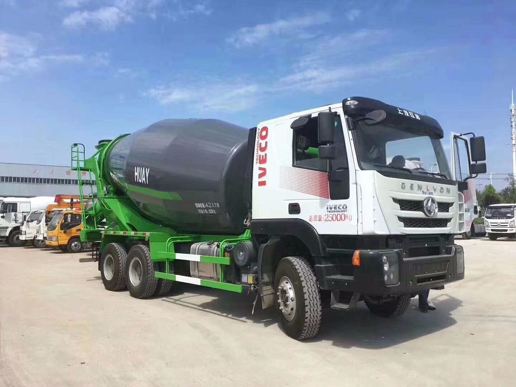 輕量化紅巖杰獅12方攪拌車(chē) 月銷(xiāo)量過(guò)百