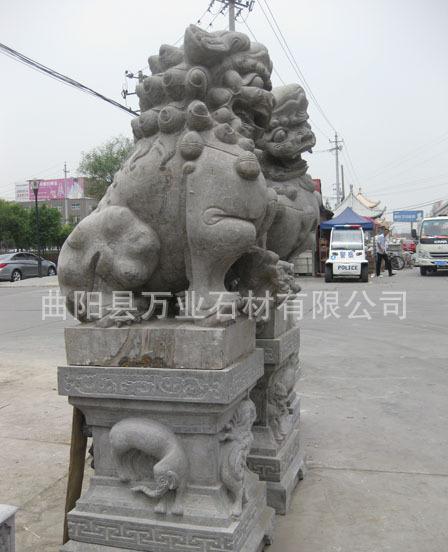 萬業雕塑現有一對青石老獅子請個位看看值多少錢