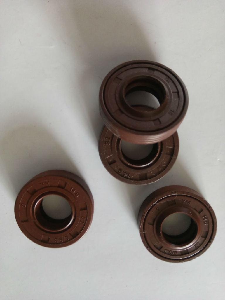 榮順橡塑制品廠生產(chǎn)的氟橡膠產(chǎn)品 氟橡膠油封
